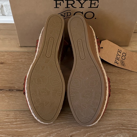 Frye and Co. Women’s Livia Wedge Sandals; Size 7M; Color Paprika. - Picture 4 of 5